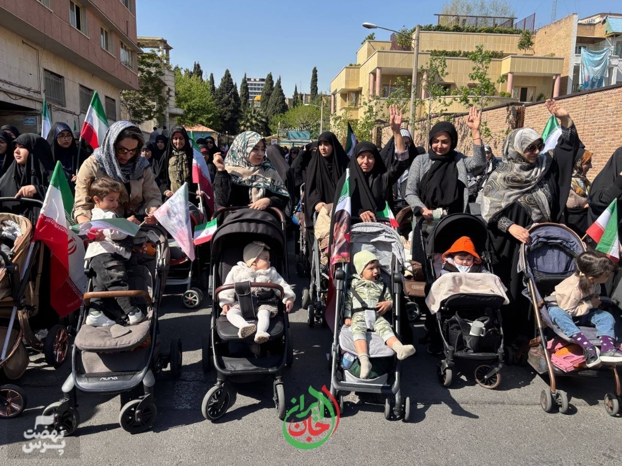 اجتماع کالسکه&zwnj;سواران در لبیک به پیام رهبر معظم انقلاب درباره هفته جمعیت