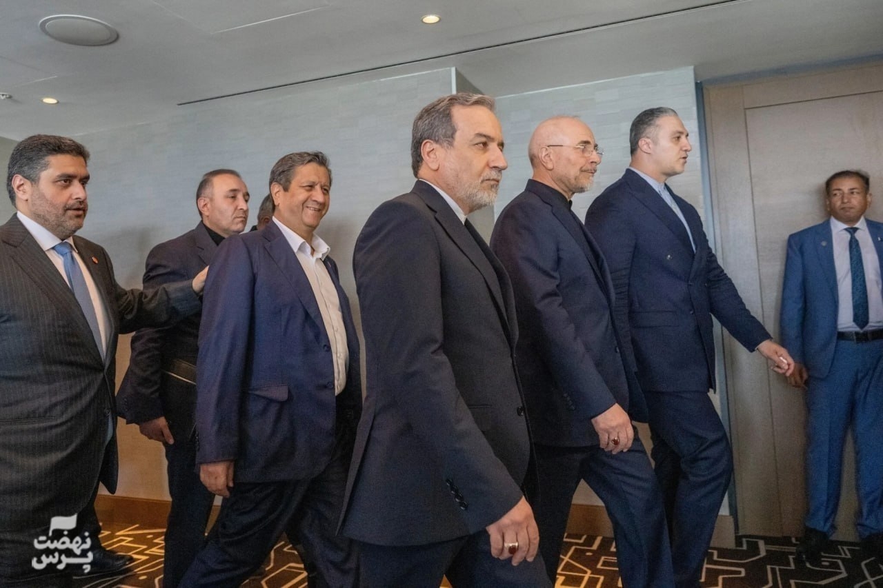 هیئت ایرانی پس از ۱۸ ساعت مذاکرات، سوئیس را به مقصد تهران ترک کرد هیئت ایرانی پس از ۱۸ ساعت مذاکرات، سوئیس را به مقصد تهران ترک کرد